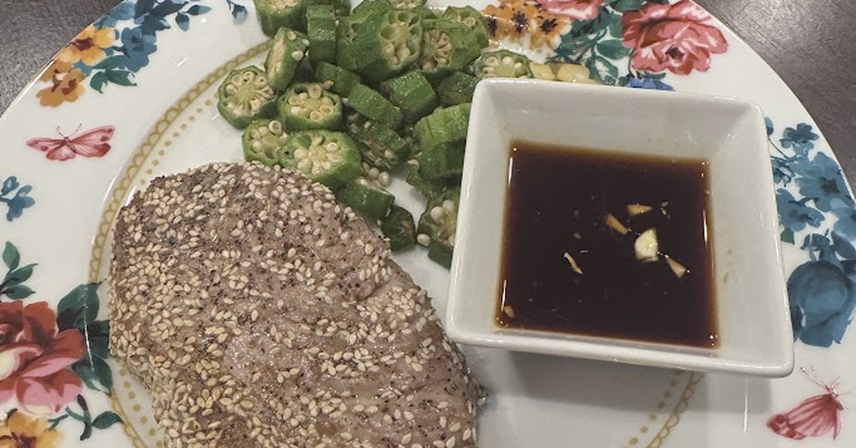 Sesame-Crusted Seared Ahi Tuna with Ginger-Soy Glaze